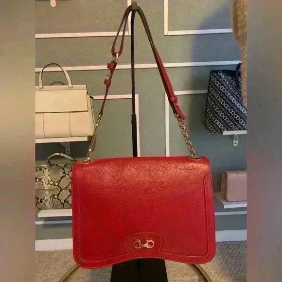 Salvatore Ferragamo Rory sofiano shouldre bag in deep red color. - Picture 1 of 13